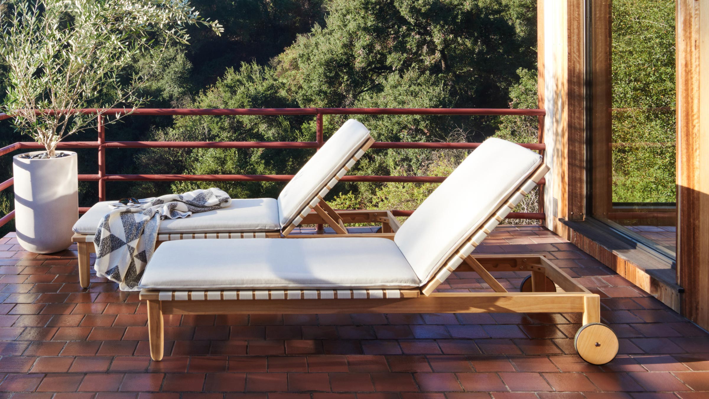G Furniture Dunes Sun Lounger – Sand Outdoor Teak Lounger