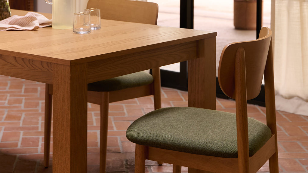 G Furniture Haiku Dining Chairs (Set of 2) – Classic Bistro Style with Ergonomic Wood Back